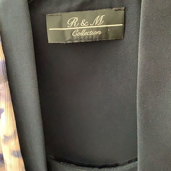 Navy blue and white blazer with built in navy blue tank. - Picture 3 of 11